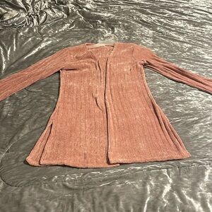 Knit 🧶 Works. Pink Velour Sweater with slits on both sides